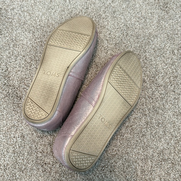Toms Women’s Pink Metallic Canvas Slip Ons - Picture 5 of 6